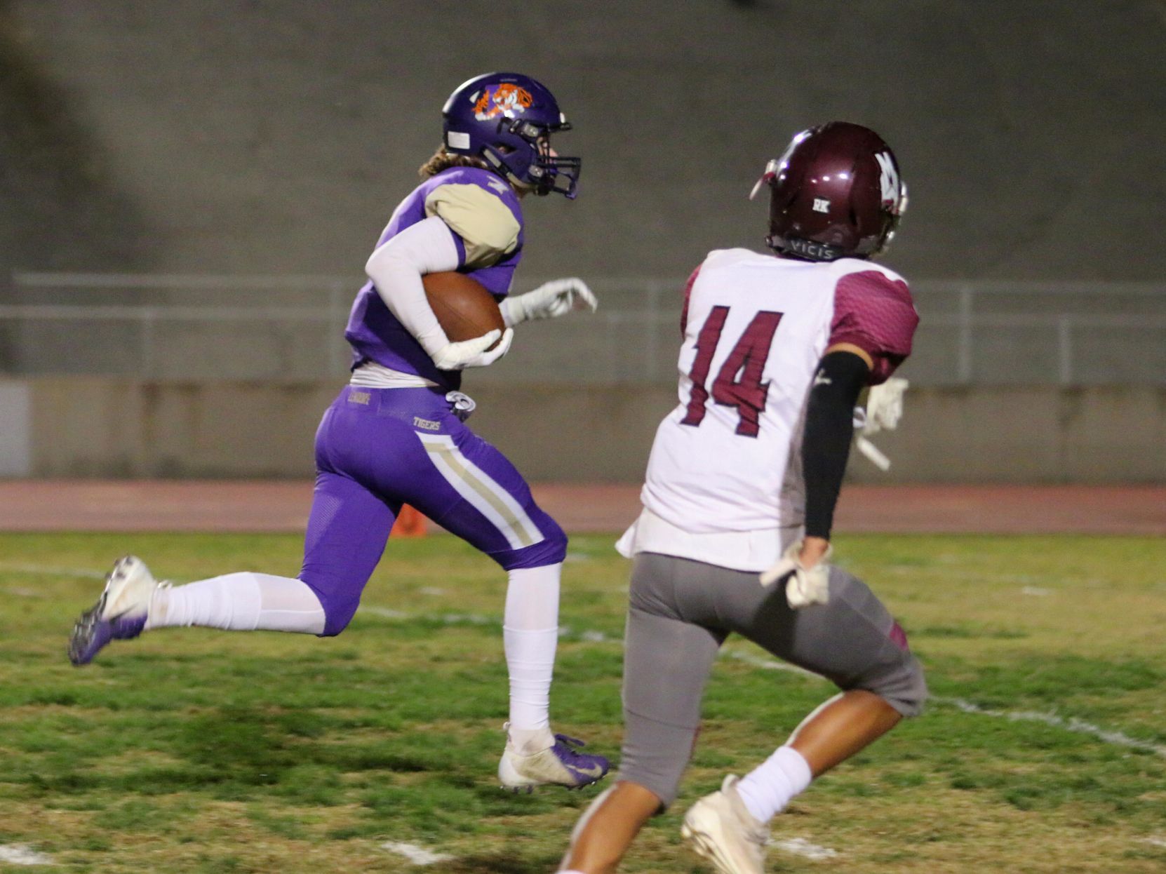 Tigers stay hot with 42-6 rout of Pioneers, clinch playoff spot